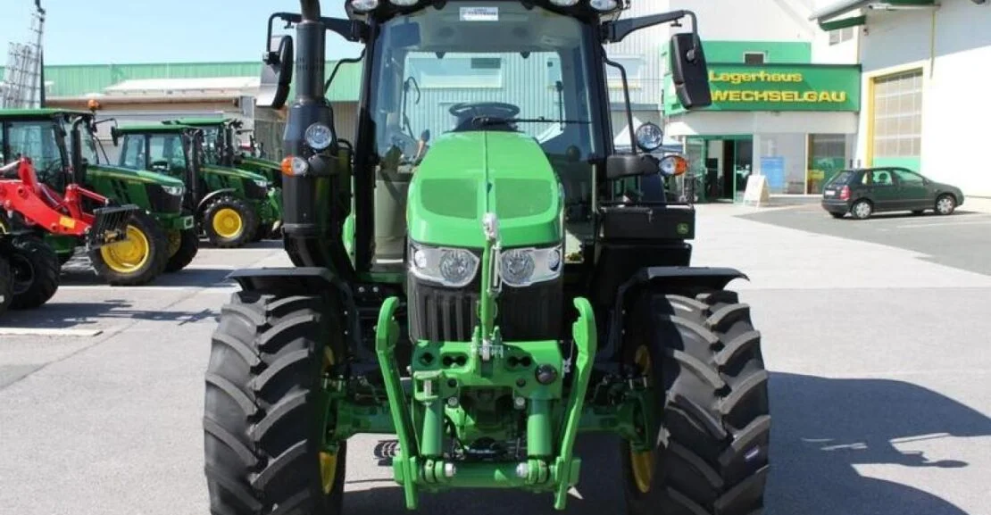 John Deere 6090m